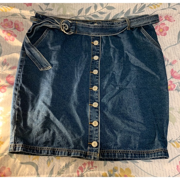 Forever 21 Dresses & Skirts - F21 denim skirt ☀️